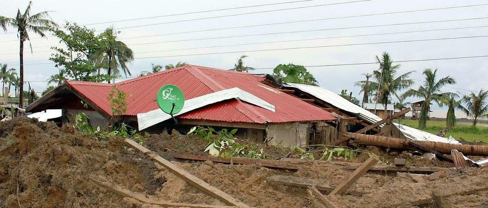 Schlamm und Verwüstung in der philippinischen Provinz Samar nach dem Tropensturm "Jangmi"