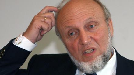 Hans-Werner Sinn muss sich von Pegida und AfD distanzieren.
