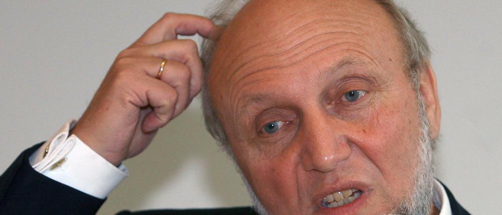 Hans-Werner Sinn muss sich von Pegida und AfD distanzieren.