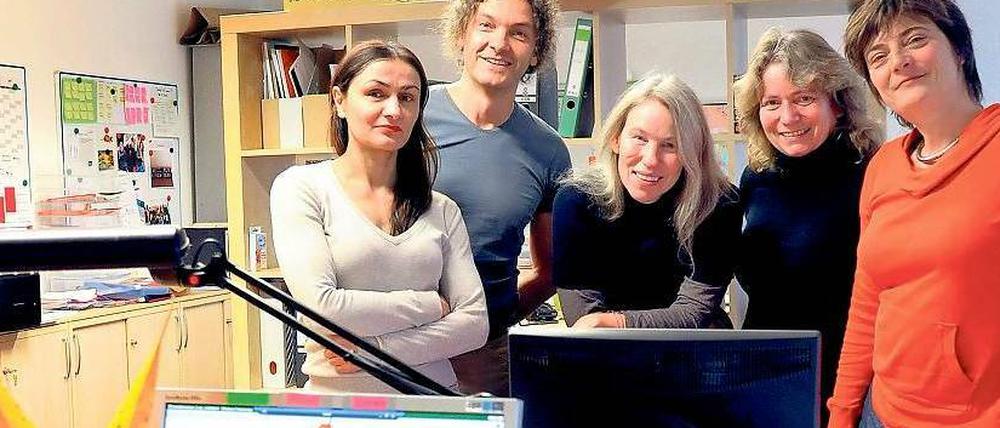 Die Helfer brauchen Hilfe. Songül Incedal, Thomas Knorr, Stefanie Corogil, Sabine Niels und Leiterin Jane Daffy (v. l.) engagieren sich beim Mentoring-Projekt. 