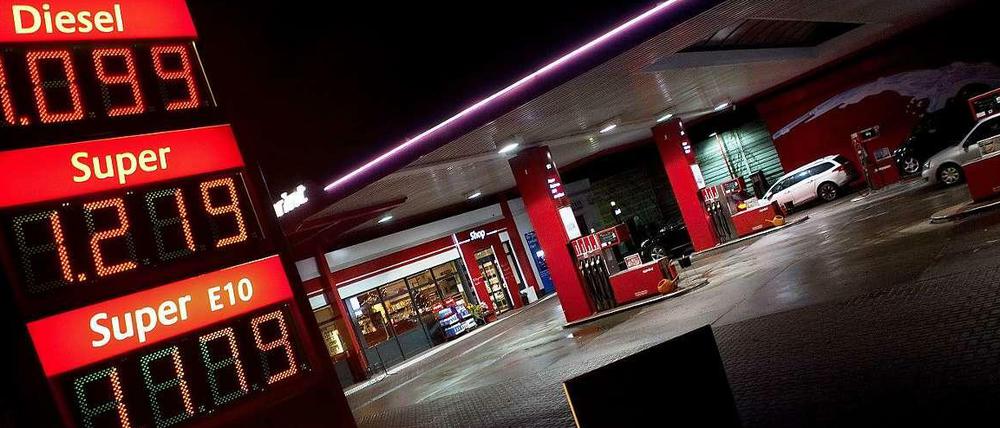 Ein Fest für Autofahrer: Wie an dieser Tankstelle in Berlin war Benzin im Dezember so billig wie lange nicht mehr.