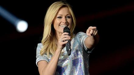 Helene Fischer. Ihr Song "Atemlos" soll teilweise aus "Ein Festival der Liebe" kopiert sein, sagt Hit-Produzent Jack White.