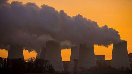 Nach einem Käufer für die Vattenfall-Kraftwerke wird noch gesucht. Schlange stehen die Bewerber offenbar nicht unbedingt. 