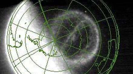 Eine seltene Theta-Aurora am Südpol. 