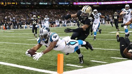 Leidensbrüder unter sich. Die New Orleans Saints (in schwarz) und die Carolina Panthers gehören zur schwächsten Division der NFL. 