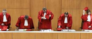 Sie müssen entscheiden. Die Zukunft der Erbschaftsteuer ist für Staat und Wirtschaft entscheidend - die Finanzminister wollen Einnahmen sichern, die Unternehmen nicht übermäßig belastet werden. 