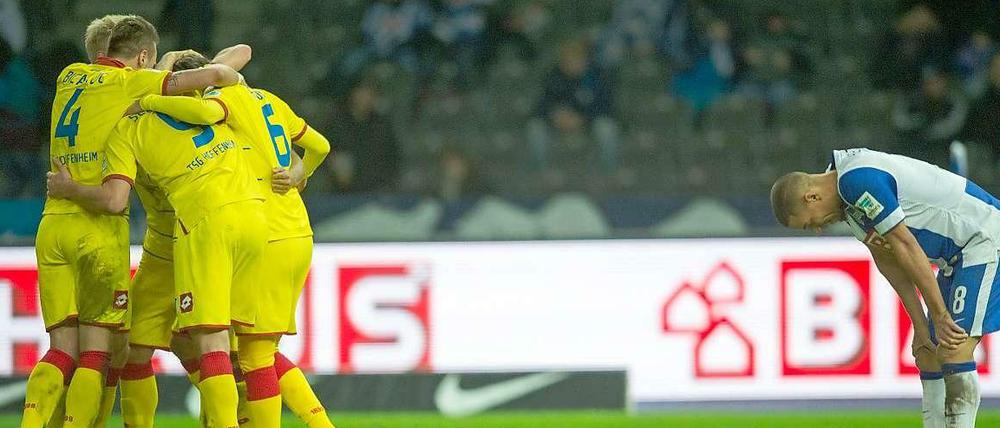 Das Bild zum Jahresabschluss: Hoffenheim freut sich, Hertha blickt nach unten.