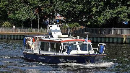Ein Boot der Wasserschutzpolizei auf der Spree.