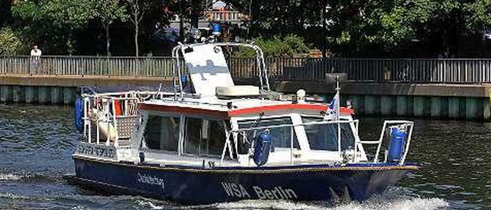 Ein Boot der Wasserschutzpolizei auf der Spree.