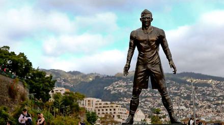In Pose gesetzt. Ronaldos Denkmal.
