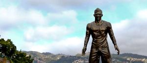 In Pose gesetzt. Ronaldos Denkmal.
