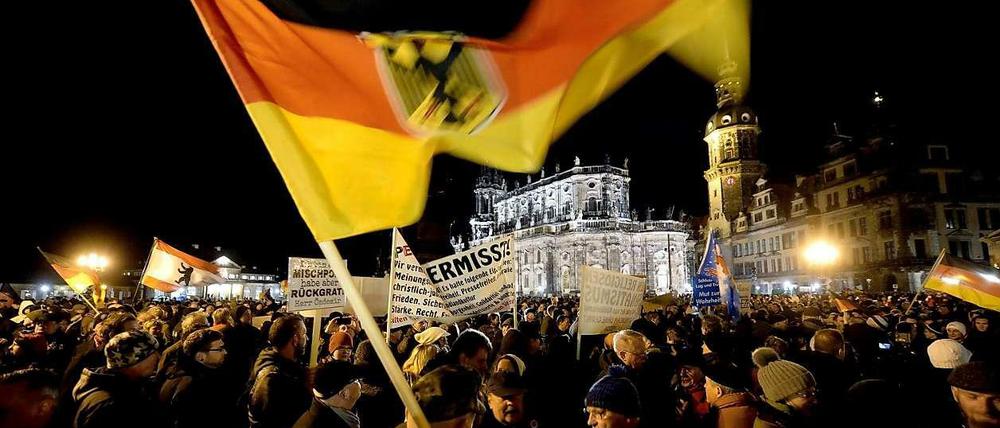 Mythos Abendland. "Pegida" („Patriotische Europäer gegen die Islamisierung des Abendlandes“).