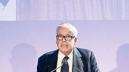Geld-zurück-Garantie. Investor Kühne fordert 25 Millionen Euro vom HSV.
