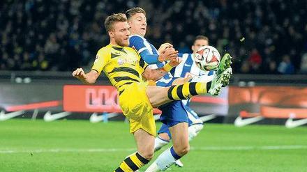 Endlich konsequent. Jens Hegeler (hinten) hat geholfen, Hertha zu stabilisieren.