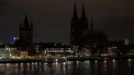 Licht aus: Die Außenbeleuchtung des Kölner Doms wurde aus Protest abgeschaltet.