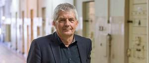 Roland Jahn, aufgewachsen im thüringischen Jena, opponierte einst gegen das SED-Regime und wurde 1983 zwangsausgebürgert. Heute ist er Bundesbeauftragter für die Unterlagen des DDR-Staatssicherheitsdienstes (BStU), hier im September bei einem Besuch der Rostocker Dokumentations- und Gedenkstätte in der ehemaligen Untersuchungshaftanstalt der Stasi. 