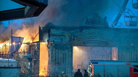 Am Montagmorgen ist auf dem Weihnachtsmarkt am Alexa ein Feuer ausgebrochen.