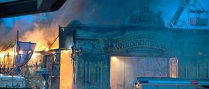 Am Montagmorgen ist auf dem Weihnachtsmarkt am Alexa ein Feuer ausgebrochen.