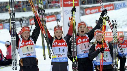 So sehen Sieger aus: Vanessa Hinz, Franziska Preuss, Luise Kummer und Franziska Hildebrand (v.l.n.r.).