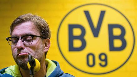 Augen zu und durch: Der kriselnde BVB-Trainer Jürgen Klopp.