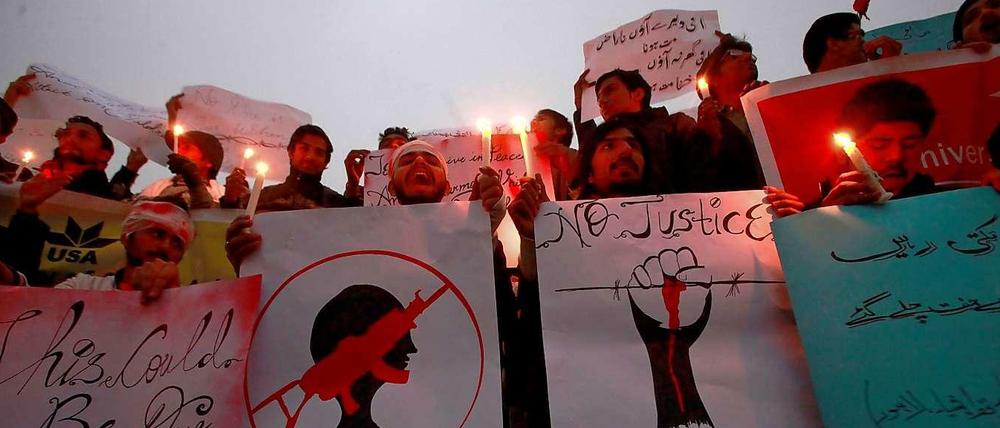 Proteste nach dem Schulmassaker in Pakistan.