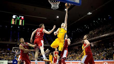 Albas Niels Giffey macht sich laaaaaaaang.