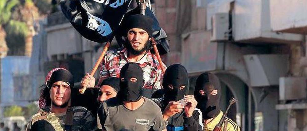 Unterwegs ins „Kalifat“. Junge Muslime aus dem Westen glauben, in Syrien an einem historischen Projekt mitwirken zu können. Viele kehren traumatisiert zurück.