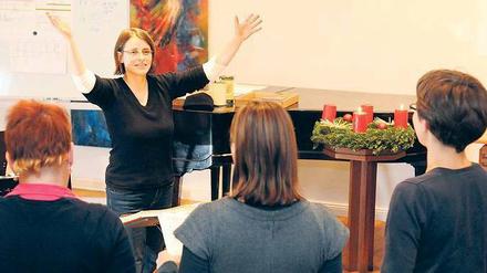 500 Jahre Tradition. Die Marienkantorei probt im Georgensaal in Mitte, dirigiert von Marie-Louise Schneider.