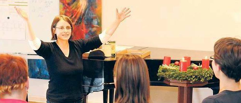 500 Jahre Tradition. Die Marienkantorei probt im Georgensaal in Mitte, dirigiert von Marie-Louise Schneider. 
