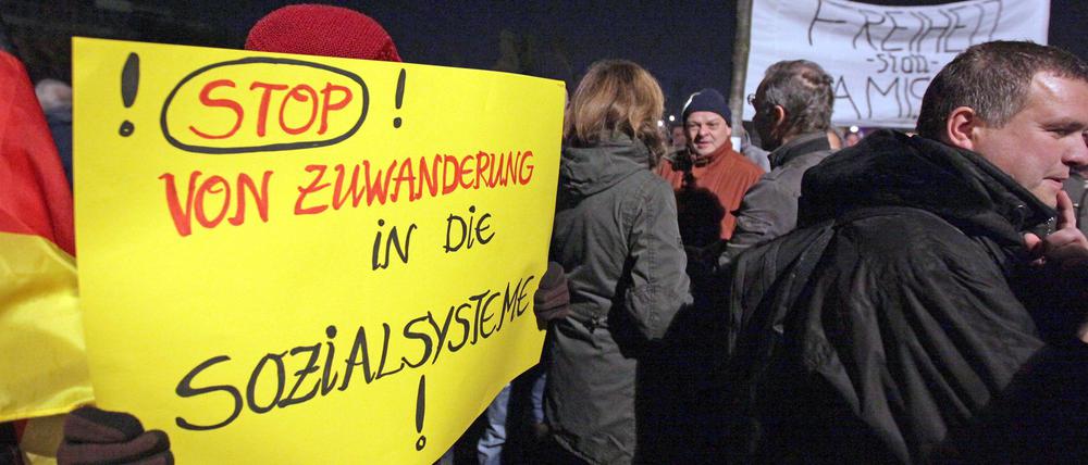 Islam und andere Stichworte: Plakat auf der "Pegida"-Demonstration am Montagabend.