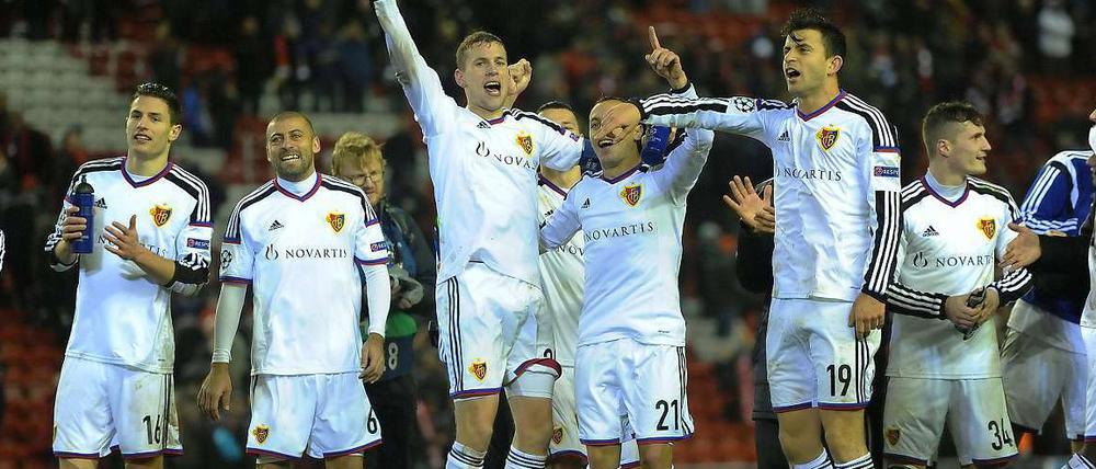 Der FC Basel darf jubeln. Durch das 1:1 in Liverpool haben die Schweizer das Achtelfinale erreicht.
