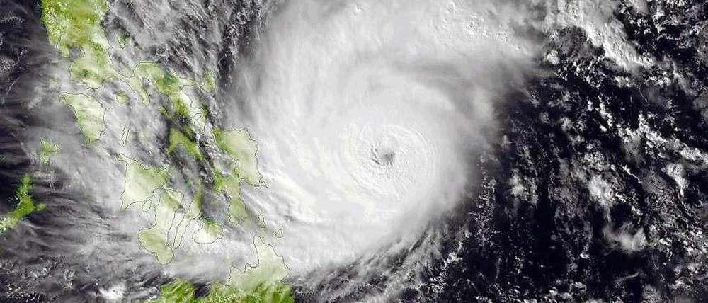 Taifun "Hagupit" hat die Philippinen erreicht.