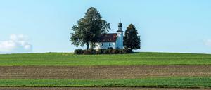Einsam im Feld. Wie die Kapelle Sankt Koloman nahe dem niederbayerischen Langquaid fühlt sich mancher Katholik in Berlin.