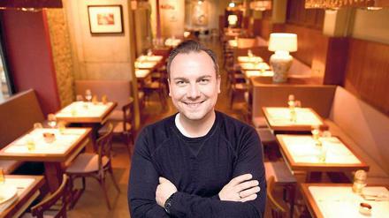 Herr des Studios. Tim Raue bittet erneut zu Tisch: Im gemütlichen Restaurant am Mauerstreifen in Mitte.