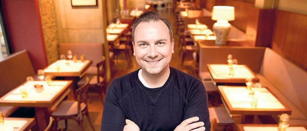 Herr des Studios. Tim Raue bittet erneut zu Tisch: Im gemütlichen Restaurant am Mauerstreifen in Mitte.