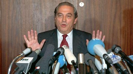 Bundesbankpräsident Karl Otto Pöhl erklärt nach der Sitzung des Zentralbankrats am 16. Mai 1991 in Frankfurt am Main seinen Rücktritt für Ende Oktober 1991.