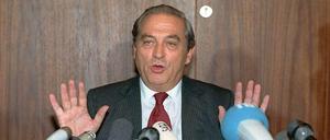 Bundesbankpräsident Karl Otto Pöhl erklärt nach der Sitzung des Zentralbankrats am 16. Mai 1991 in Frankfurt am Main seinen Rücktritt für Ende Oktober 1991.