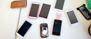 In allen Variationen: Smartphones sind inzwischen ein ständiger Begleiter - ebenso wie das mobile Internet.
