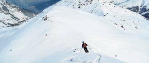 Wedeln statt wandern. Teile des Fernweges sind auch im Winter zu bewältigen. Des Skifahrers Lohn: unberührter Schnee. 
