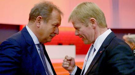Ein Korb für den Vorsitzenden. Der neue DGB-Chef Reiner Hoffmann (r.) scheiterte bei dem Versuch, ein vertrauliches Treffen der zerstrittenen Gewerkschaftsbosse zu organisieren. Verdi-Chef Frank Bsirske hatte sich mit der IG Metall angelegt.