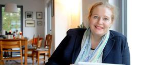 Nicht ohne mein Tablet: Backofen an ohne aufzustehen? Lampen aus, ohne den Lichtschalter zu betätigen? Juristin Anna Jasper-Martens kann ihr Haus in Zehlendorf per Tablet kontrollieren. Und natürlich erst recht, wenn sie unterwegs ist. Das Zauberwort heißt: Smart Home.