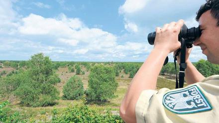 Vom Amt in den Kurs. Manche Fortbildungen werden Arbeitslosen von Arbeitsagentur oder Jobcenter finanziert – wie die neue Weiterbildung zum Naturschutzgebietsbewirtschafter in der Kyritz-Ruppiner Heide – dem ehemaligen Bombodrom . 
