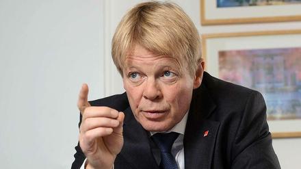 DGB-Chef Reiner Hoffmann fordert die Regierung auf, die Leiharbeit zu begrenzen.