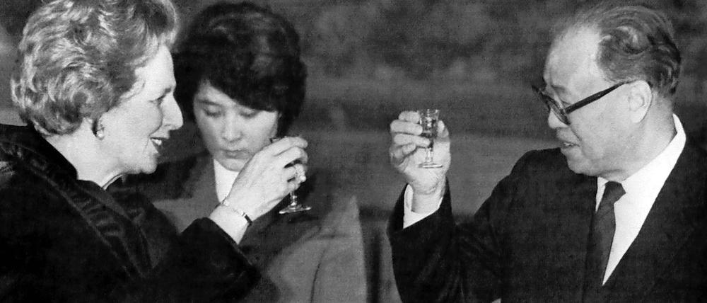 Zeremonie in Peking: Am 19. Dezember 1984 besiegelten die Londoner Premierministerin Margaret Thatcher und Pekings Ministerpräsident Zhao Ziyang die Rückgabe Hongkongs an China.