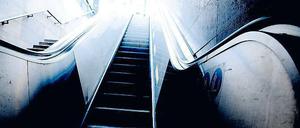 Nichts geht mehr am Anhalter Bahnhof. Mal wieder, muss man hier sagen. Und wir sollten es wissen: Die Rolltreppe führt hoch zum Tagesspiegel-Haus.