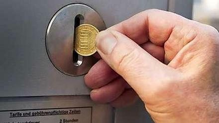 Hinein, hinein. 8,24 Millionen Euro netto erhielten die Bezirke in Berlin 2013 durch Gebühren fürs Parken. Pankow hat das meiste Geld erhalten.