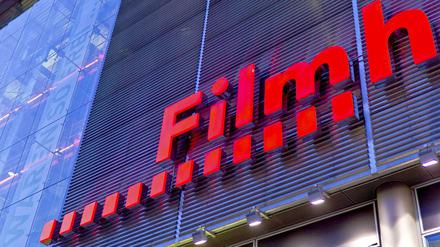 Die Fassade des Filmhauses Berlin am Potsdamer Platz.
