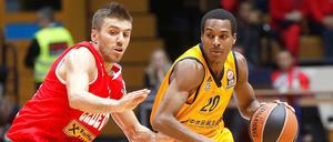 Alex Renfroe (r.) war eigentlich nur als Ersatz von Jonathan Tabu gedacht.