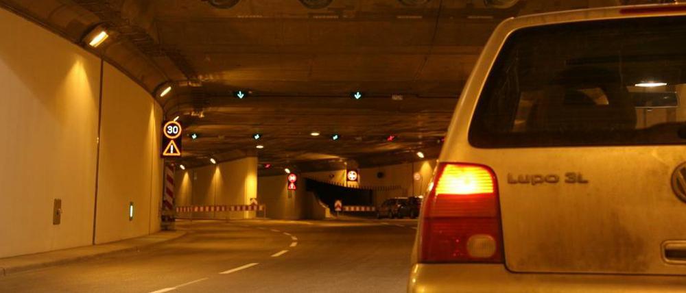 Berlin-Untergrund. Der Tiergartentunnel ist in Betrieb. Nur halt nicht die Ein- und Ausfahrten am Hauptbahnhof. Wer gen Norden fährt, landet im Stau - da wird gebaut.