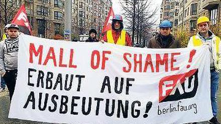 Fruststelle. Die Arbeiter fordern Lohn vom Subunternehmer. 